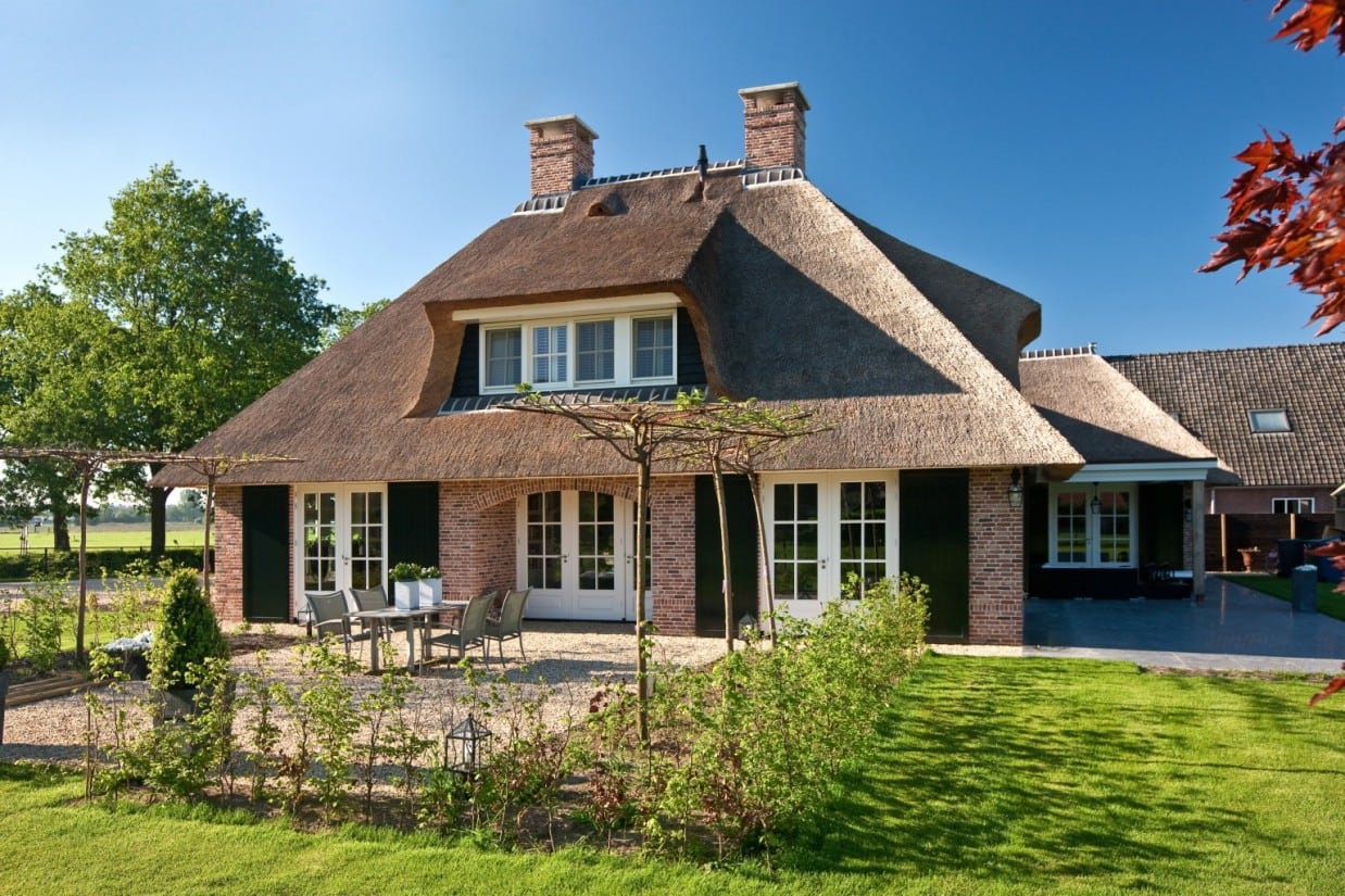 1. Rietgedekt huis bouwen Rietgedekt landhuis te Scherpenzeel