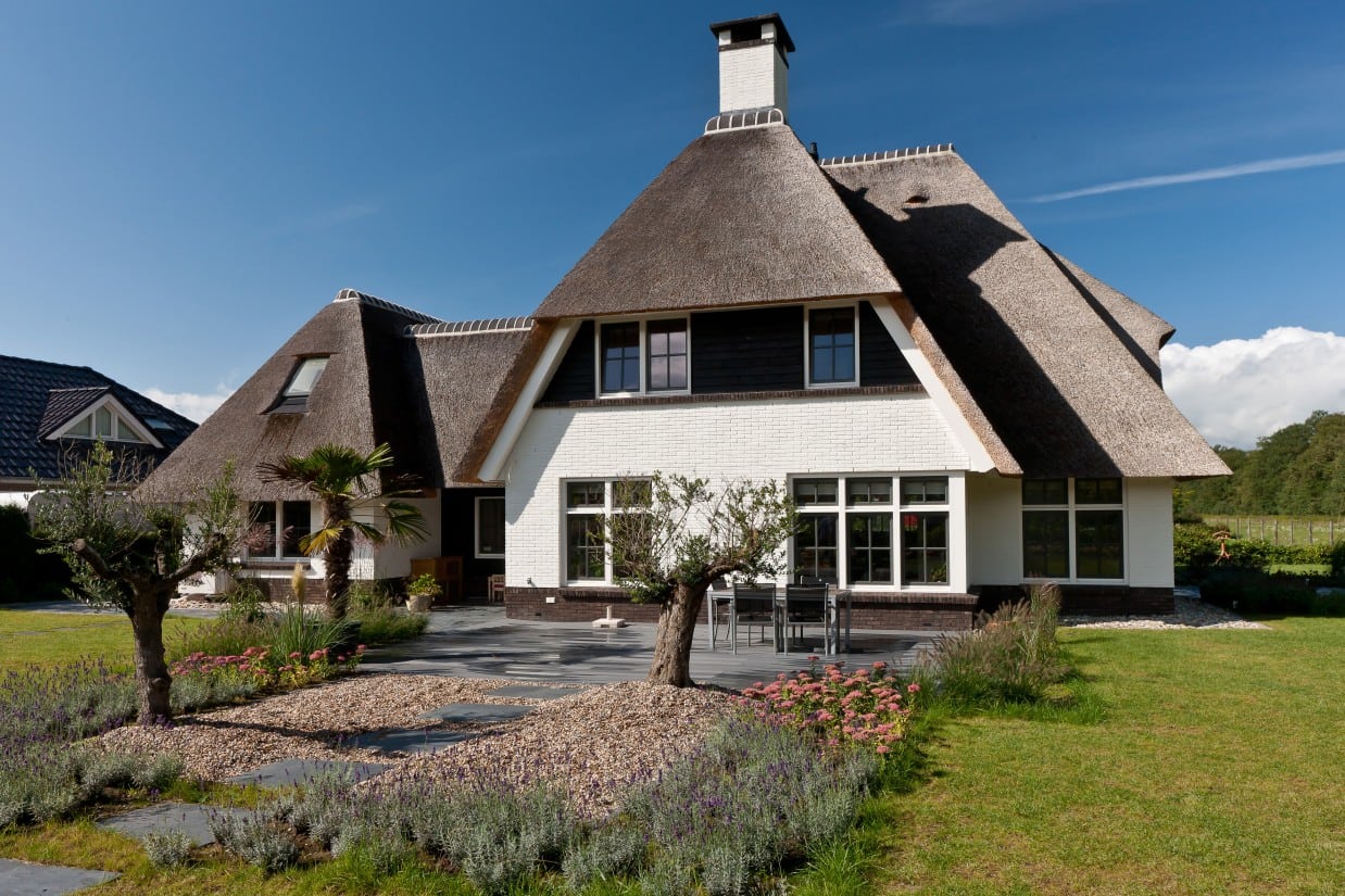 1. Rietgedekt huis bouwen Unieke vrijstaande rietgedekte villa te Almelo