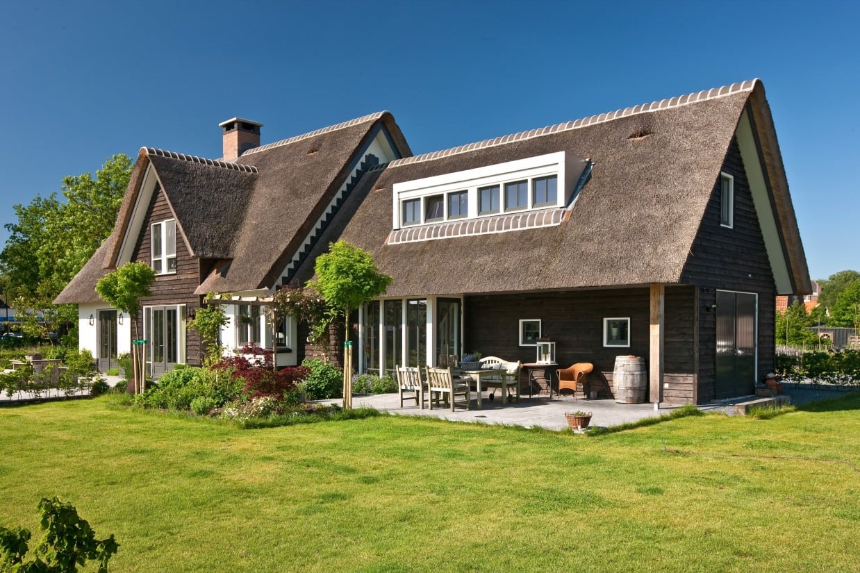 1. Rietgedekt huis bouwen, rietgedekte villa te Soest